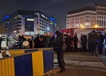 Yüzlerce kişi aşırı sağcı Fransız siyasetçisi Jordan Bardella’nın Brüksel’e gelişini protesto etti