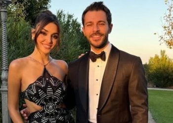 Ayronklari Sav Edilmişti! Hakan Sabance Ile Hande Erçel’den Fotoğrafli Yaned Geldi