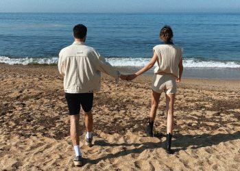 Daşkan Şahin ve ecem çırpan 4. Yulı Kutladı! Romantik Karelere Bağeni Yağ