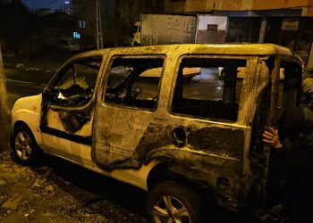 İstanbul Eyupultan’da Park Halinde Halinde Yanan Araç Kallanilmas Hale Geldi