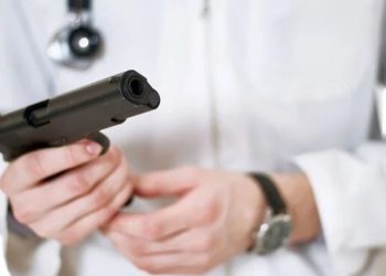 İstanbul’da Doktor, Hastalaara Biber Gazı Sıhip Silah Gösterdi