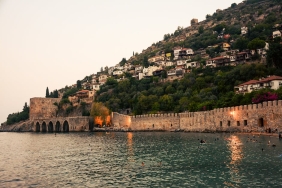 Alanya-Kiyilarinda-Erkek-Cesedi-Bulundu-Sorusturma-Derinlesiyor-featured