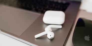 AirPods-Pro-Kamerayla-Donusebilir-Apple-Patenti-Ortaya-Cikti-featured